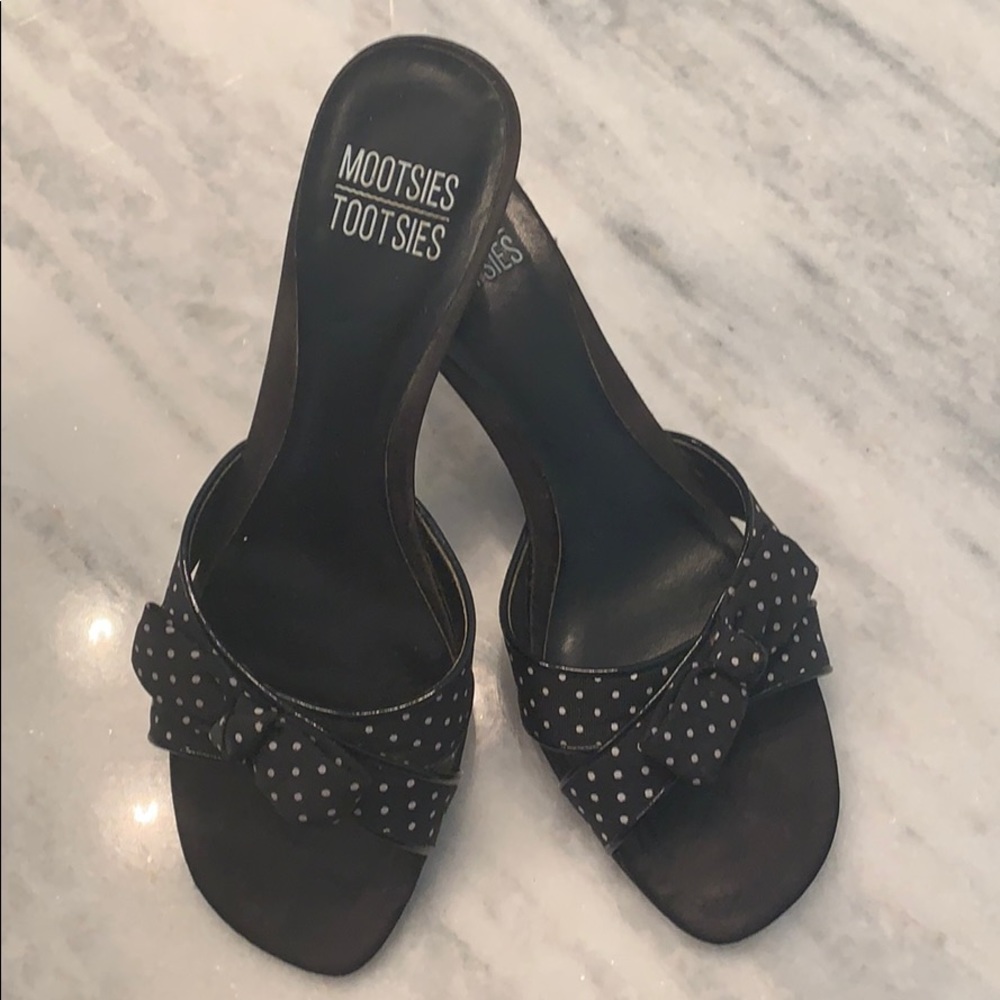 Low heel sandals